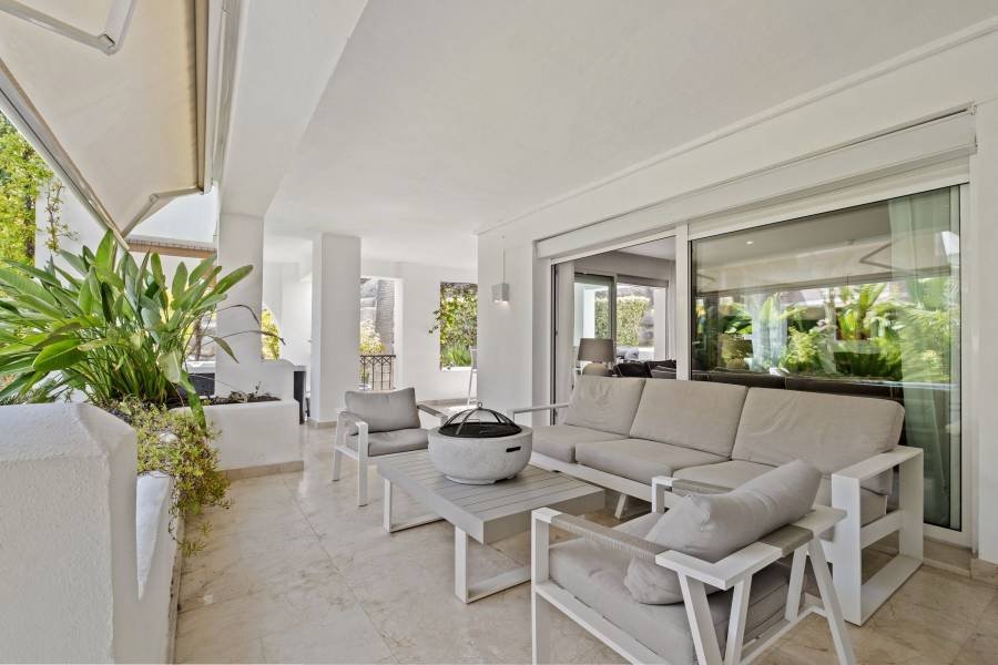 Unique Apartment with Direct Garden Access – Rio Real Golf, Marbella East