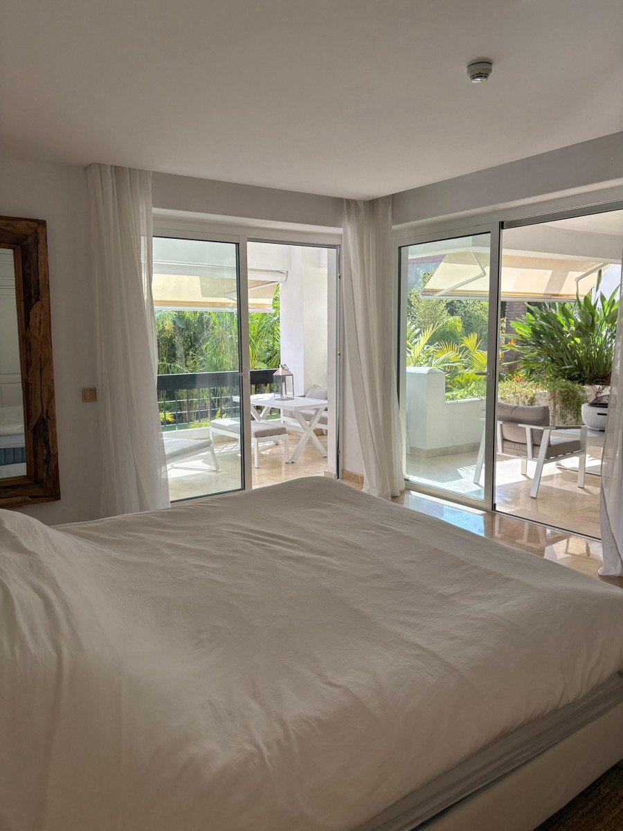 Unique Apartment with Direct Garden Access – Rio Real Golf, Marbella East