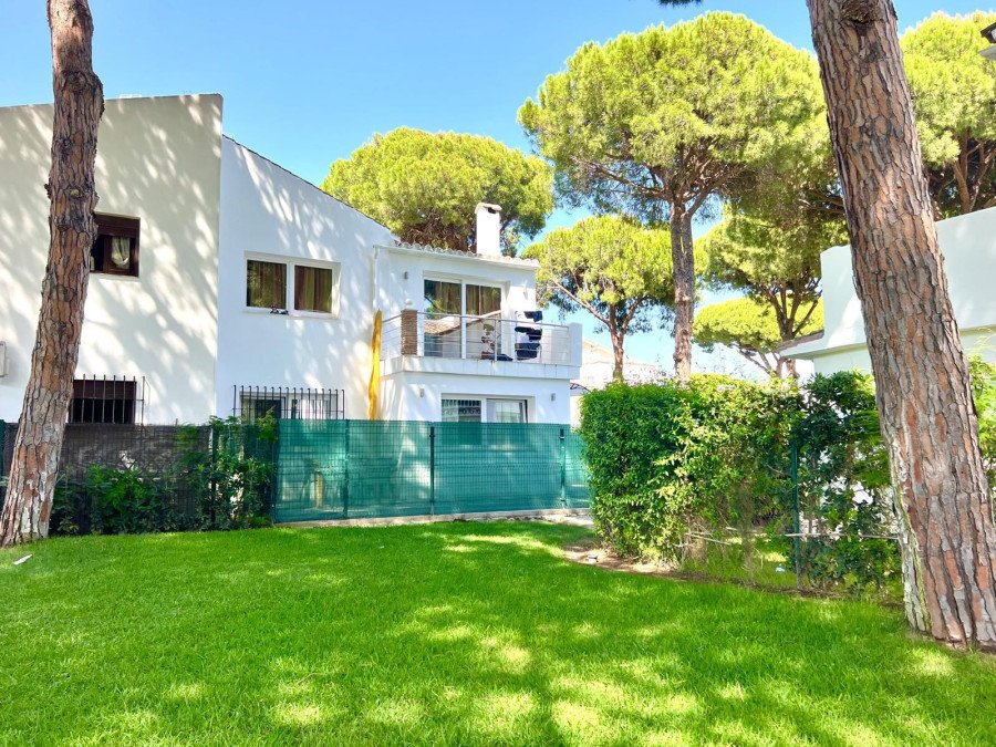 Charming Beachside Townhouse – Paraiso Barronal, Estepona