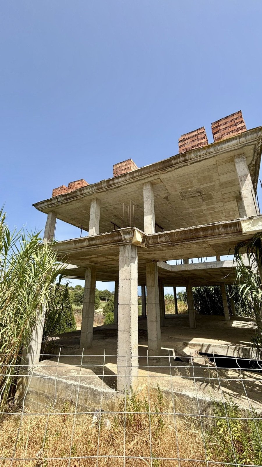 Frontline Golf Plot with Structure and Project – Valle Romano, Estepona