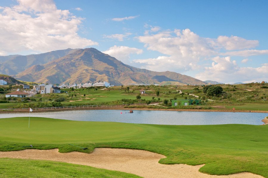 Frontline Golf Plot with Structure and Project – Valle Romano, Estepona