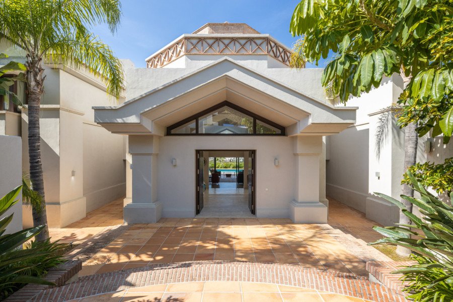 Elegant Villa with Sea Views in Los Flamingos Golf, Benahavís