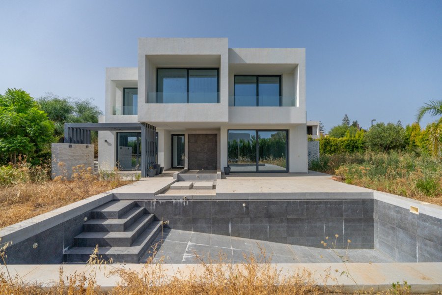 Contemporary Villa for Sale – New Golden Mile, Estepona