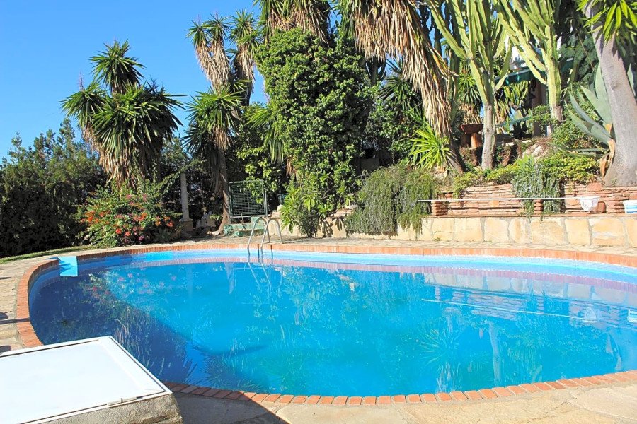 Investment oportunity with 3244m plot