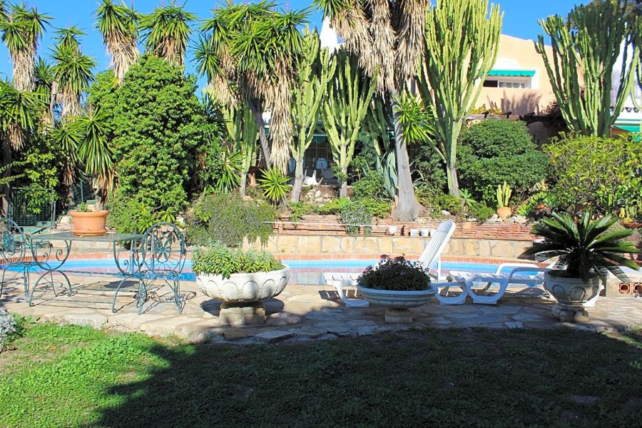 Investment oportunity with 3244m plot