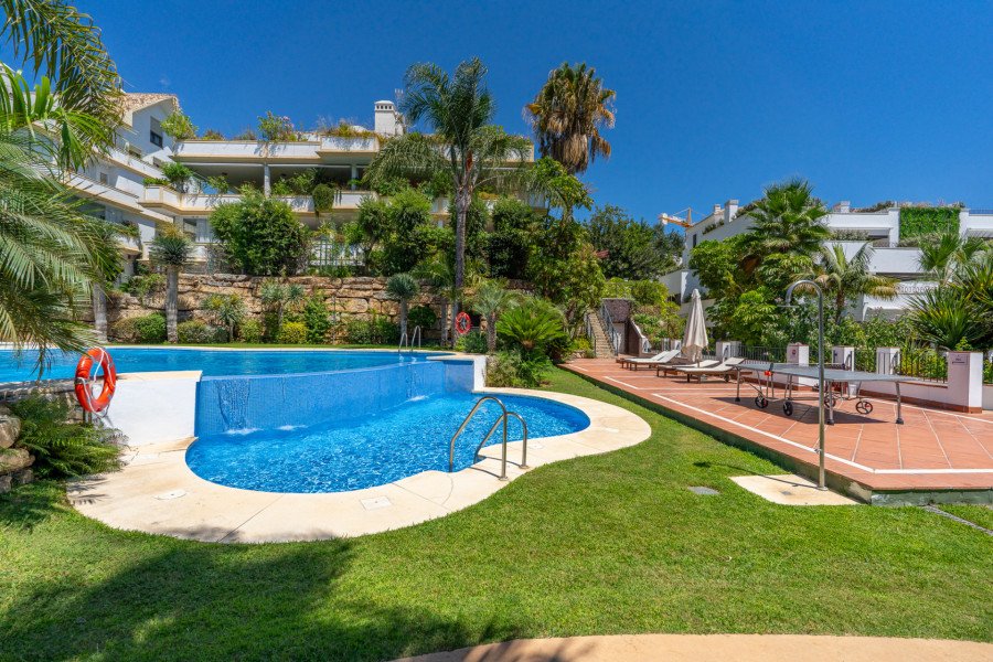 Elegant Raised Ground Floor Apartment – Lomas del Virrey, Marbella Golden Mile