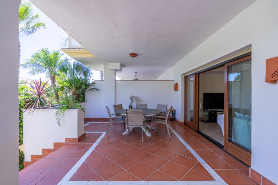 Elegant Raised Ground Floor Apartment – Lomas del Virrey, Marbella Golden Mile