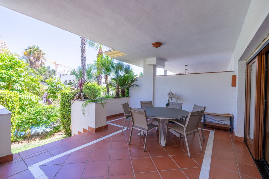 Elegant Raised Ground Floor Apartment – Lomas del Virrey, Marbella Golden Mile