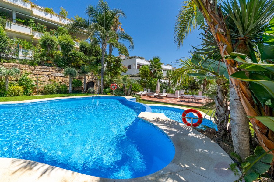 Elegant Raised Ground Floor Apartment – Lomas del Virrey, Marbella Golden Mile