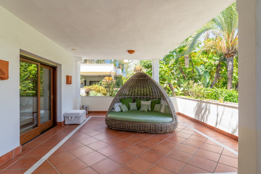 Elegant Raised Ground Floor Apartment – Lomas del Virrey, Marbella Golden Mile