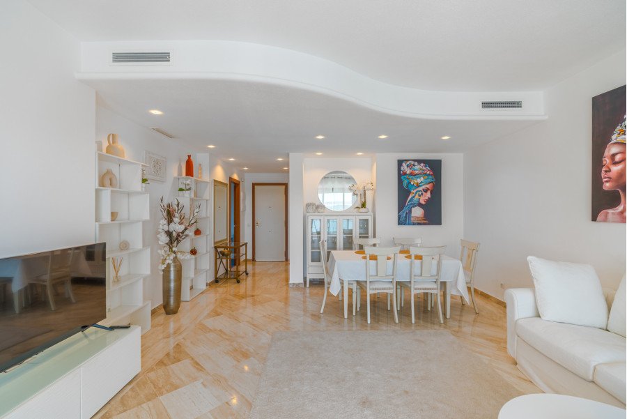 Beachfront Apartment for Long-Term Rent – San Pedro Playa, Marbella