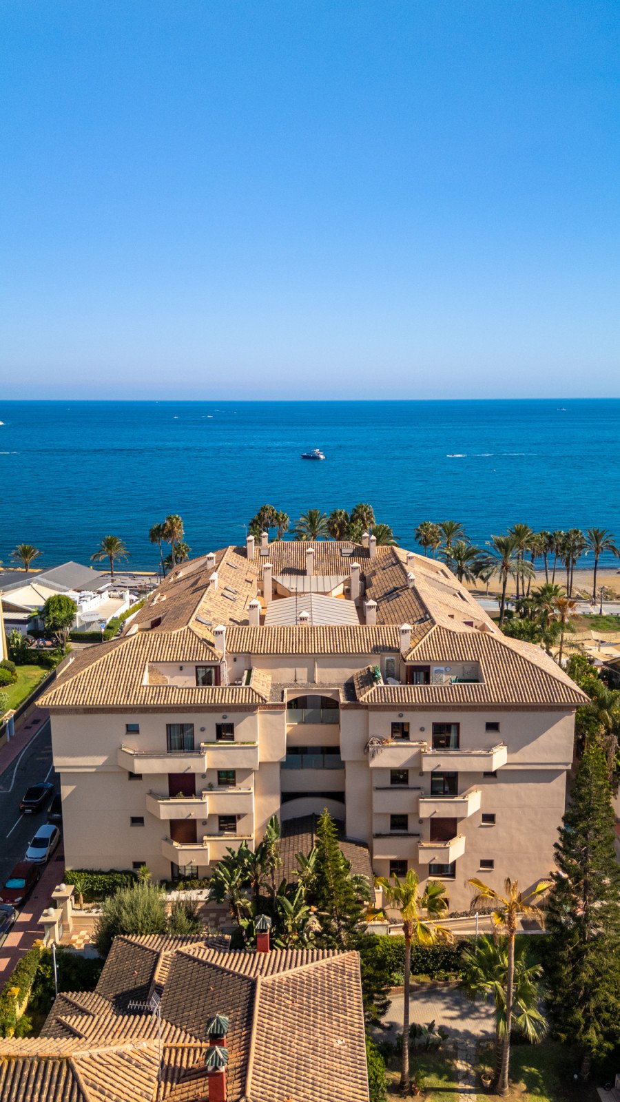 Beachfront Apartment for Long-Term Rent – San Pedro Playa, Marbella
