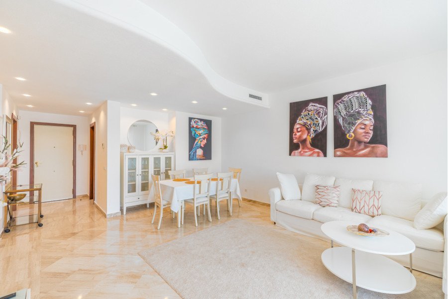 Beachfront Apartment for Long-Term Rent – San Pedro Playa, Marbella