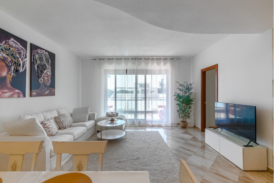 Beachfront Apartment for Long-Term Rent – San Pedro Playa, Marbella