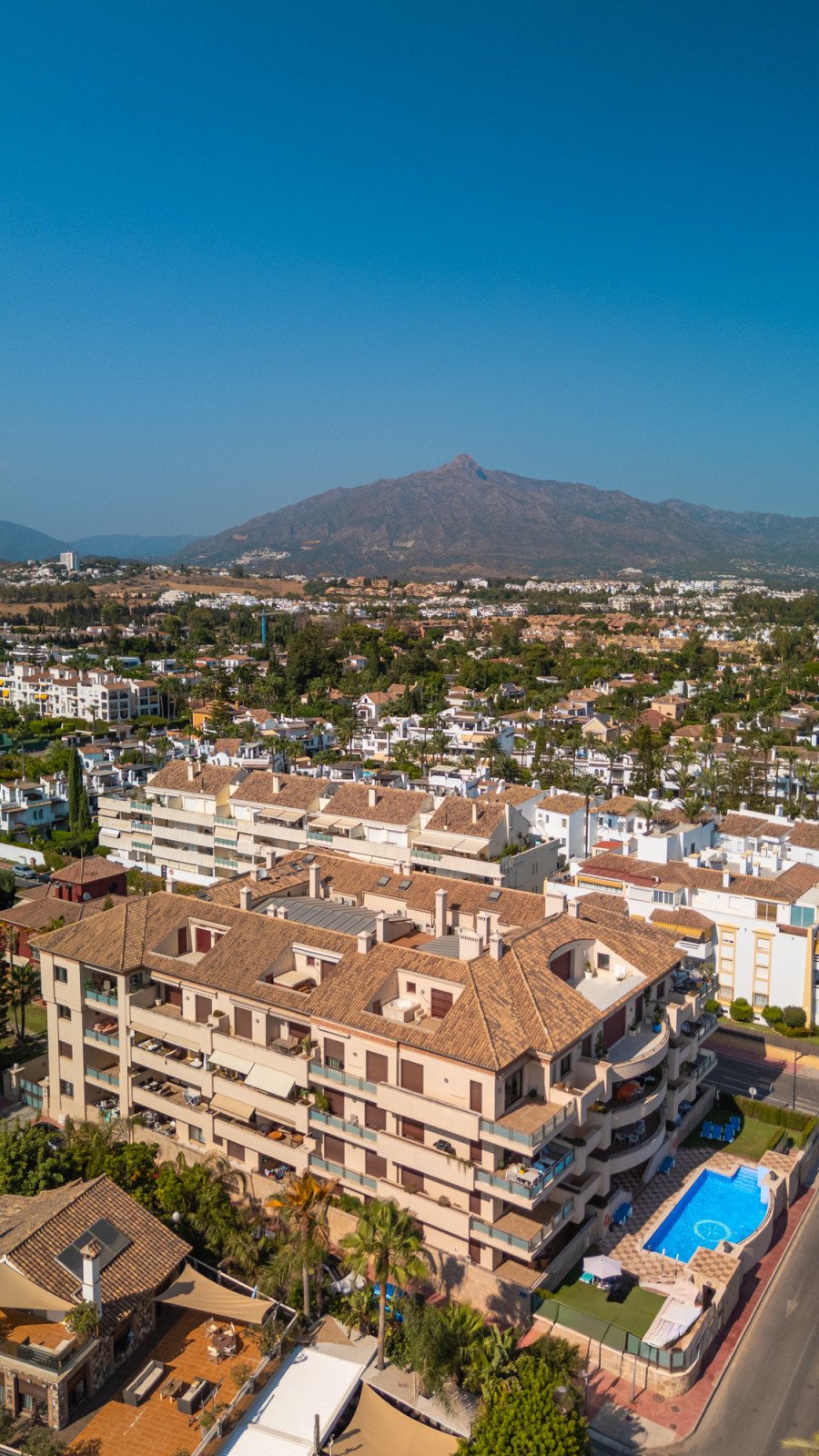 Beachfront Apartment for Long-Term Rent – San Pedro Playa, Marbella