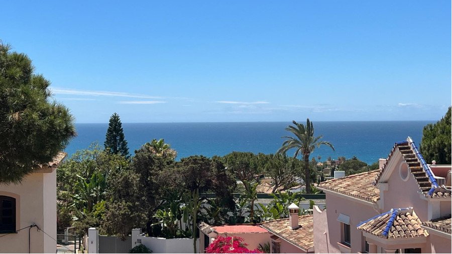 FOR SALE – MODERN VILLA IN MARBESA, MARBELLA EAST