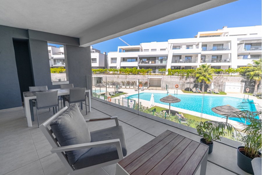 Price drop! 4 bedroom apartment in modern complex Vanian Garden available till end of summer