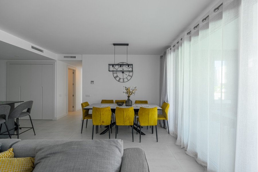 Price drop! 4 bedroom apartment in modern complex Vanian Garden available till end of summer