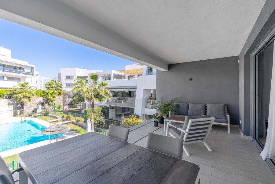 Price drop! 4 bedroom apartment in modern complex Vanian Garden available till end of summer