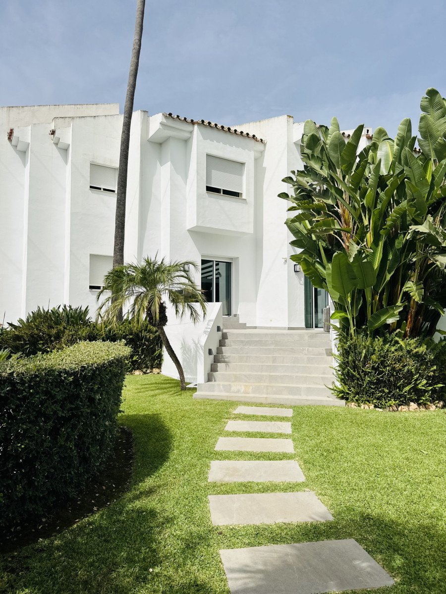 Luxury Townhouse for Long-Term Rent – Nueva Andalucía, Marbella