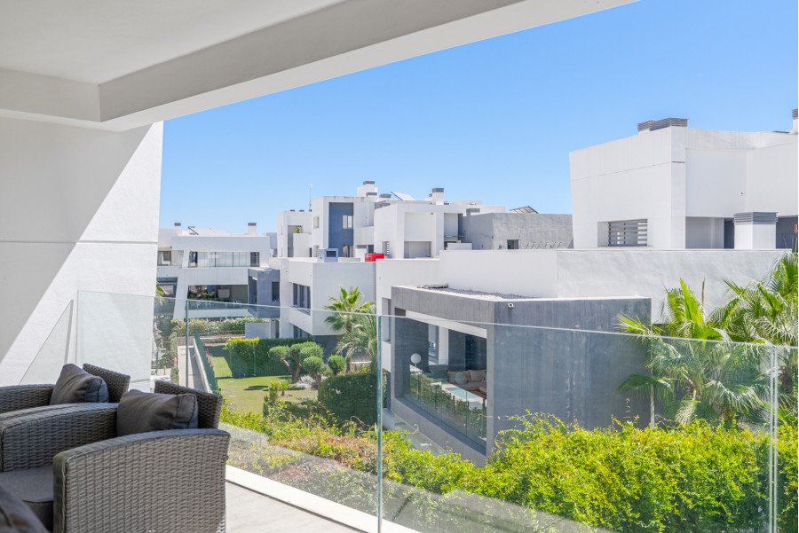 Contemporary 2-Bed Apartment with Terrace and Luxury Amenities Vanian Gardens