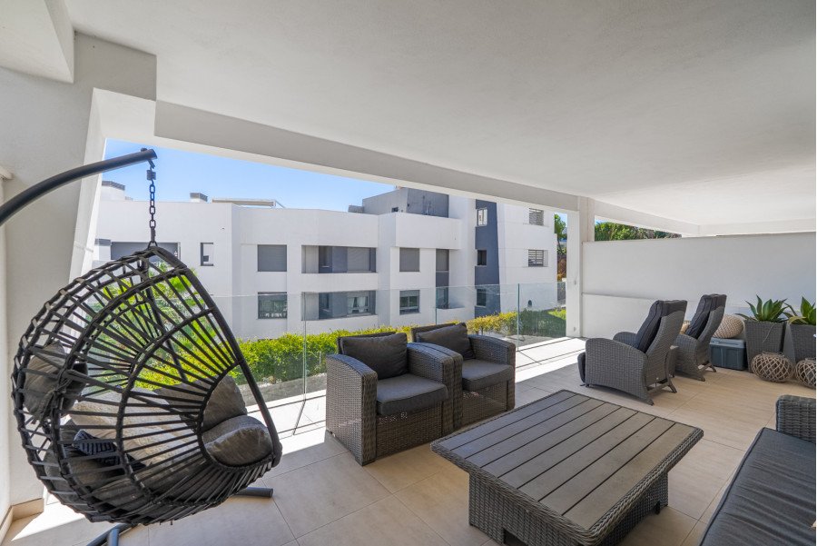 Contemporary 2-Bed Apartment with Terrace and Luxury Amenities Vanian Gardens