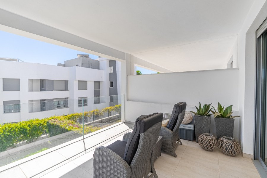 Contemporary 2-Bed Apartment with Terrace and Luxury Amenities Vanian Gardens
