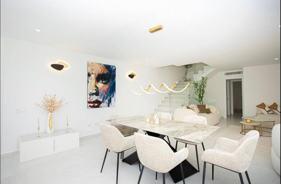 Long-Term Rental – Renovated Townhouse in Aloha, Nueva Andalucía