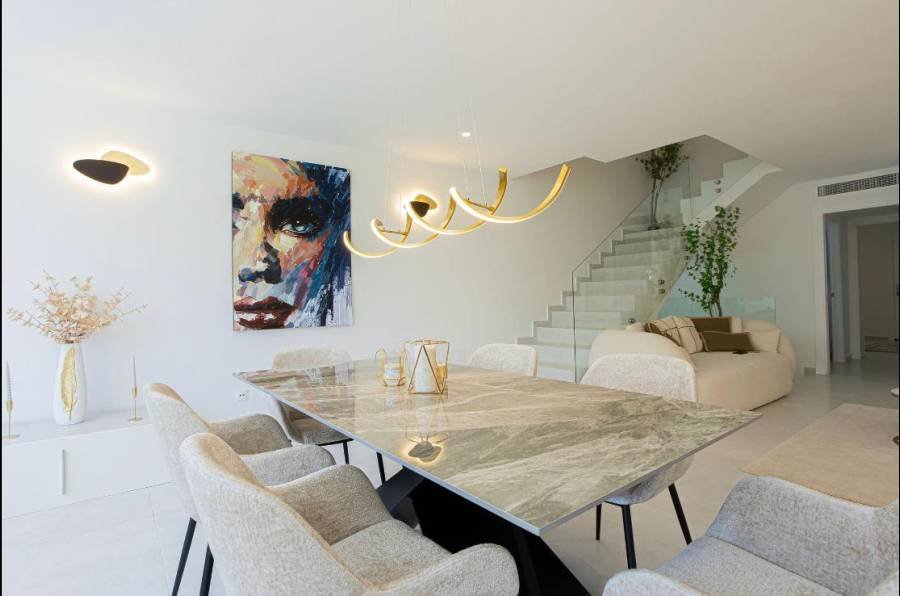 Long-Term Rental – Renovated Townhouse in Aloha, Nueva Andalucía