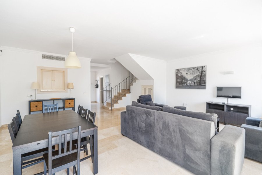 Duplex with Private Solarium in Aloha Gardens, Nueva Andalucía