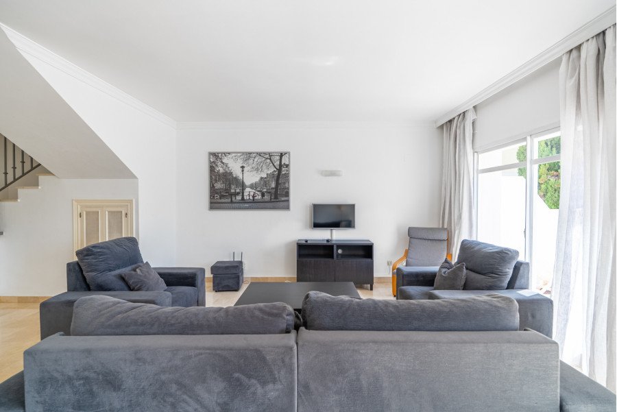 Duplex with Private Solarium in Aloha Gardens, Nueva Andalucía