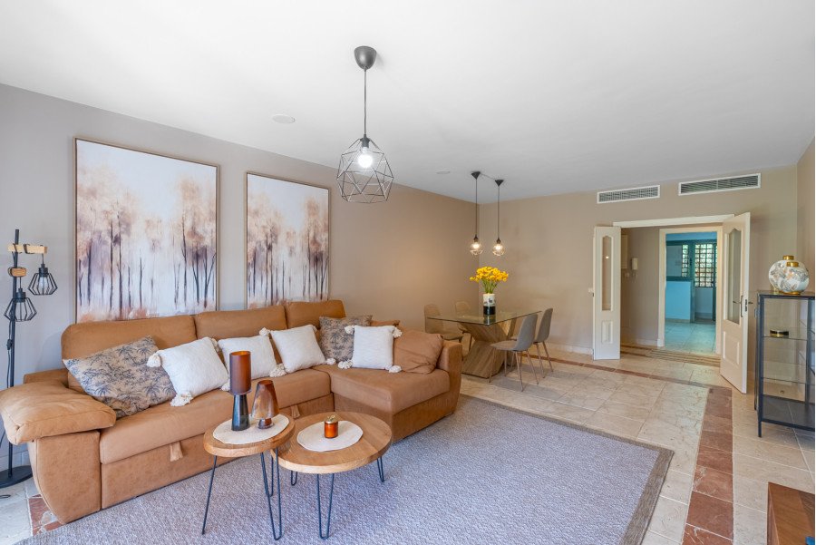 Ground Floor Apartment for Sale in Benatalaya, Estepona East