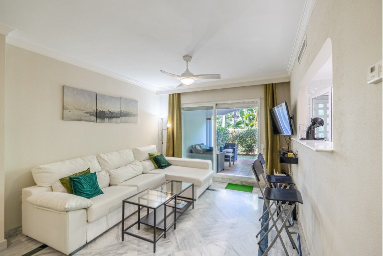 2 bedroom apartment in Dama de Noche from October to June