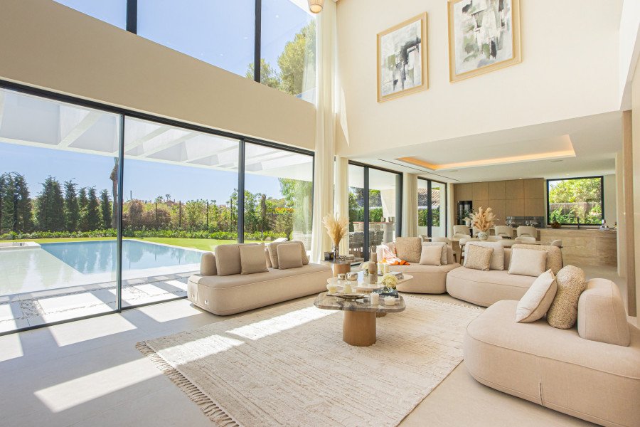 PRESTIGE BEACHSIDE VILLA IN LOS MONTEROS