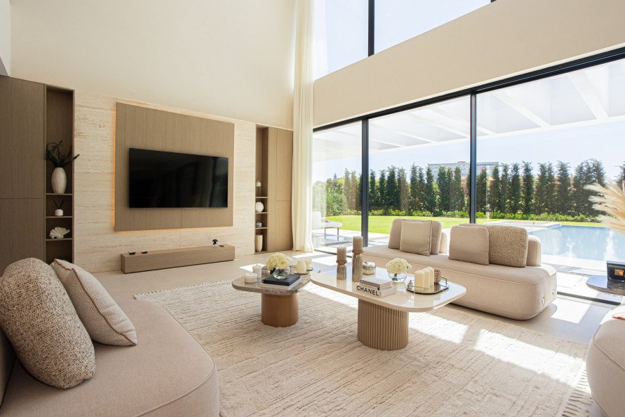 PRESTIGE BEACHSIDE VILLA IN LOS MONTEROS