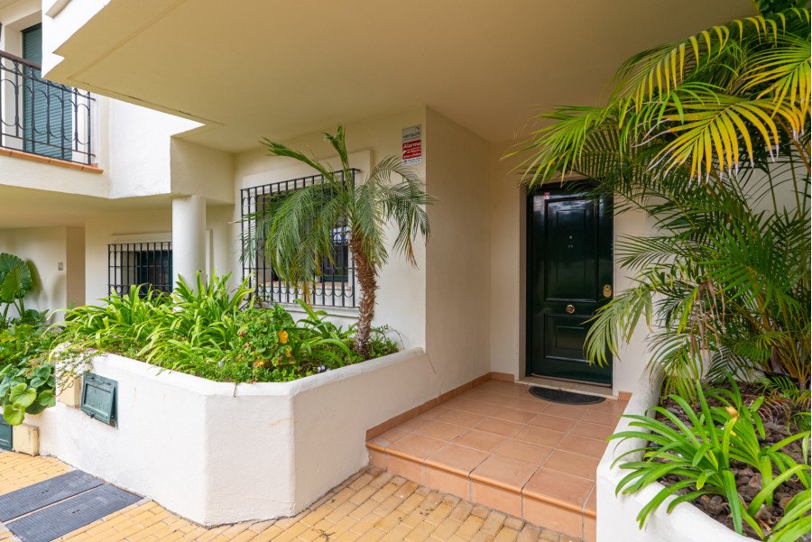 Beautiful Townhouse in Monte Biarritz ·  Nueva atalaya