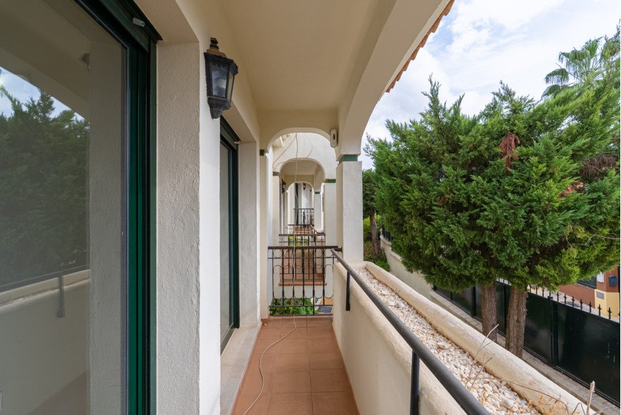 Beautiful Townhouse in Monte Biarritz ·  Nueva atalaya