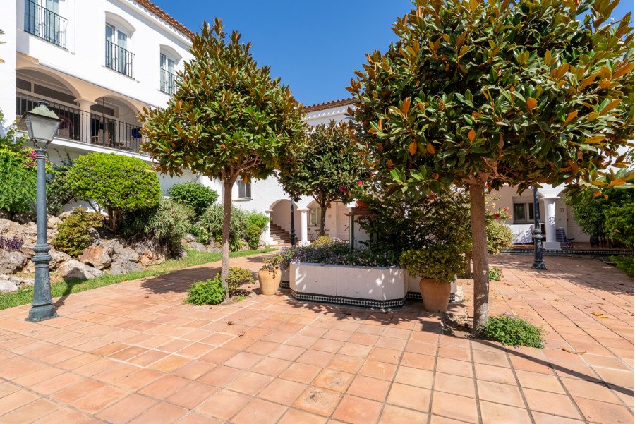 Spacious Apartment for Sale in Benavista, Estepona East