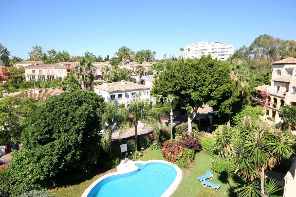 Duplex Penthouse в Guadalmina Alta, San Pedro de Alcantara | 3 спален | €0.78M — Marbella — 0-bed exterior view