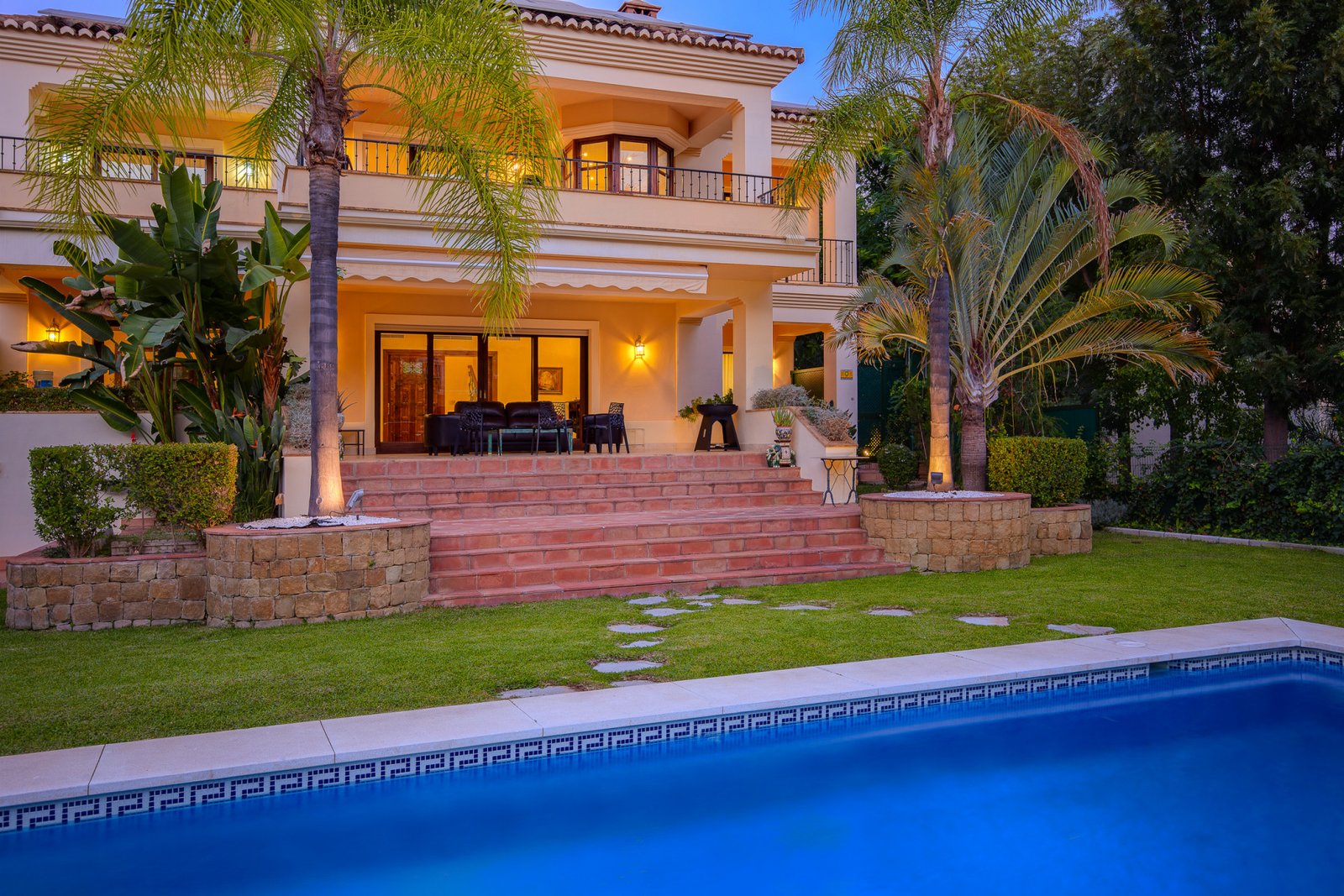 Villa в Los Arqueros, Benahavis | 6 спален | €2.10M — Marbella — 0-bed exterior view