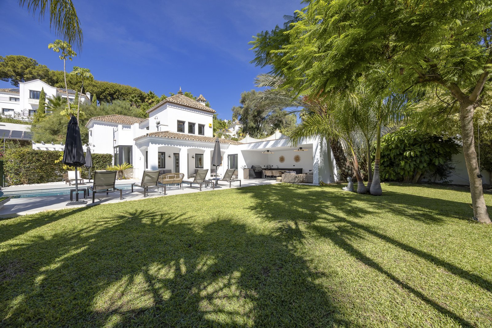 Villa в Paraiso Alto, Benahavis | 5 спален | €2.00M — Marbella — 0-bed exterior view